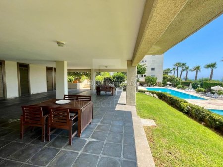 Four bedroom apartment on the seafront with amazing sea views in Agios Tychonas Limassol - 5