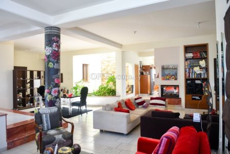 3 Bedroom + apartment Detached House in Emba - 7