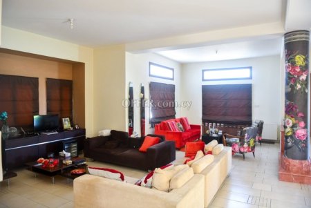 3 Bedroom + apartment Detached House in Emba - 6
