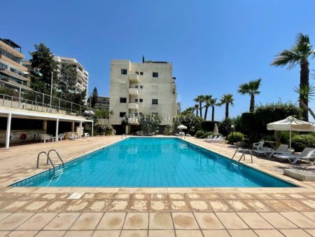 Four bedroom apartment on the seafront with amazing sea views in Agios Tychonas Limassol - 3
