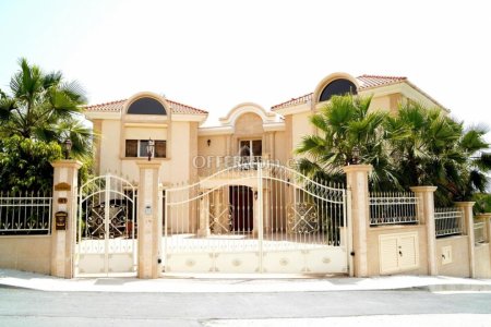 LUXURY FIVE BEDROOM VILLA IN AGIOS TYCHONAS - 11