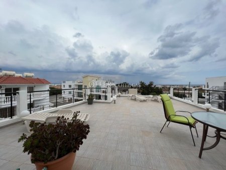 Two Bedroom Apartment with Private Roof Terrace - 14