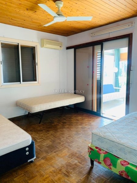 4 bedroom Detached Bungalow in Coral Bay - 2