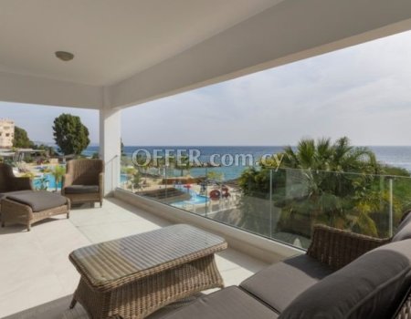 Beachfront 3 Bedroom Apartment in Tourist Area - 1