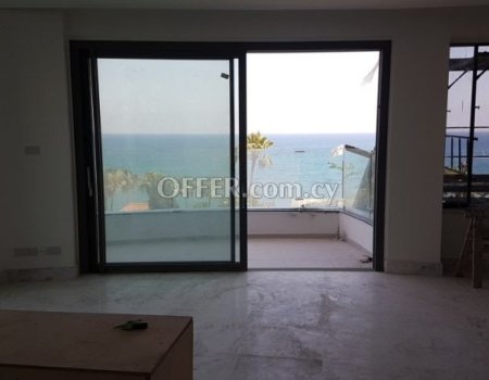 Luxury 2 Bedroom Apartment opposite the Beach - 3