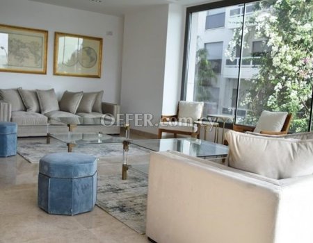 Luxury 2 Bedroom Apartment opposite the Beach - 8