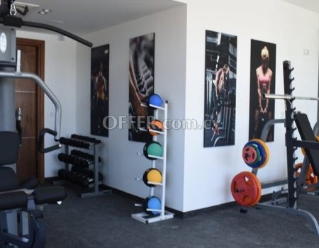 Luxury 2 Bedroom Apartment opposite the Beach - 7