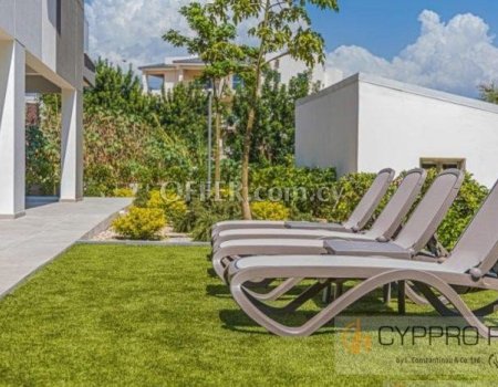 A Modern 3 Bedroom Apartment in Mesa Geitonia - 5