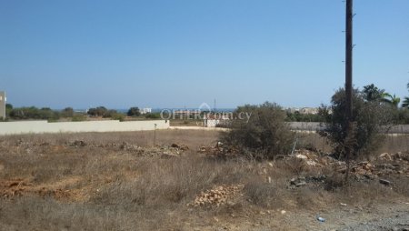 RESIDENTIAL LAND OF 1597m2 IN PARALIMNI