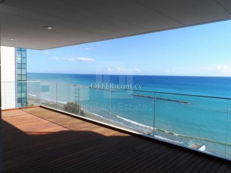 Exclusive seafront three bedroom apartment for sale in Neapolis area - 4