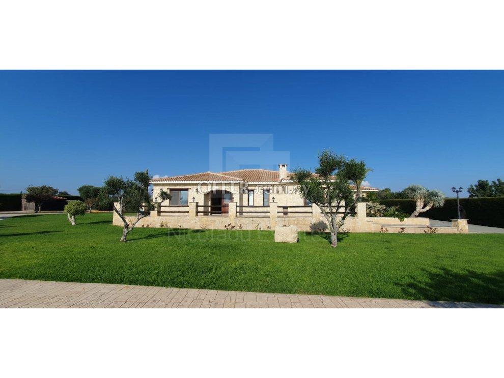 Luxury country style villa for rent in Moni village of Limassol - 1