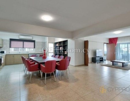 5 Bedroom Apartment near Metro Supermarket