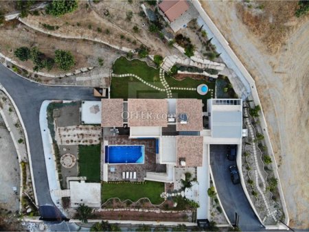 Magnificent four bedroom villa with unique views in a huge land for sale - 8