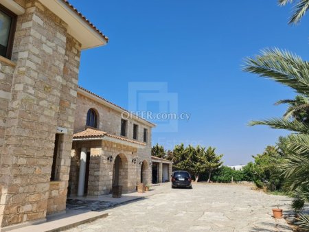 Large seafront six bedroom house for rent in Zygi area - 7