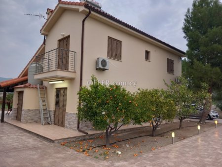For Sale €590,000 House 4 bedrooms Monagroulli Limassol
