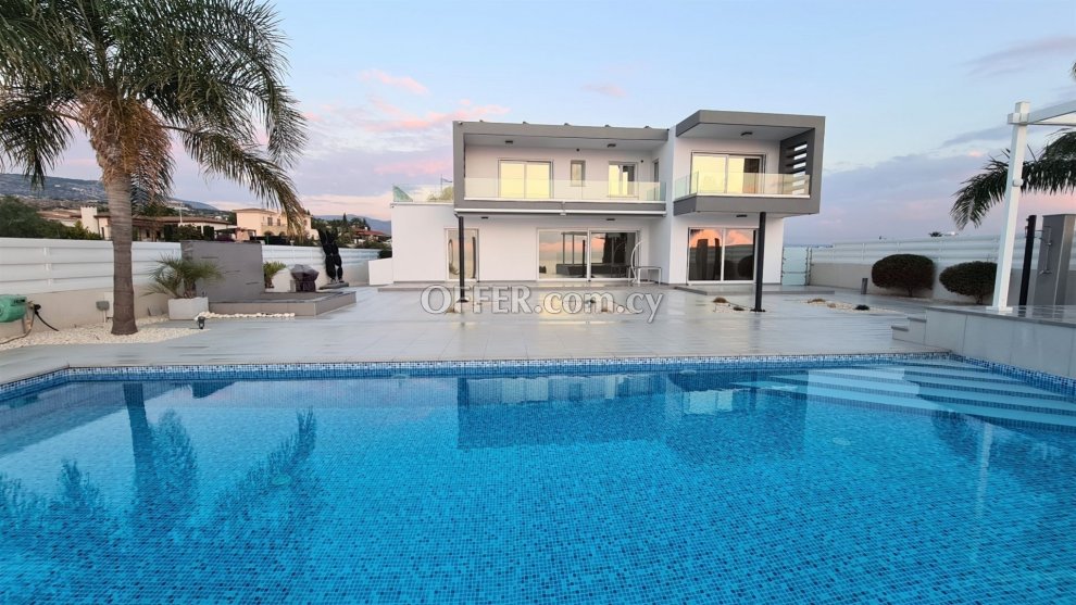 Modern Villa with Sea Views - 8