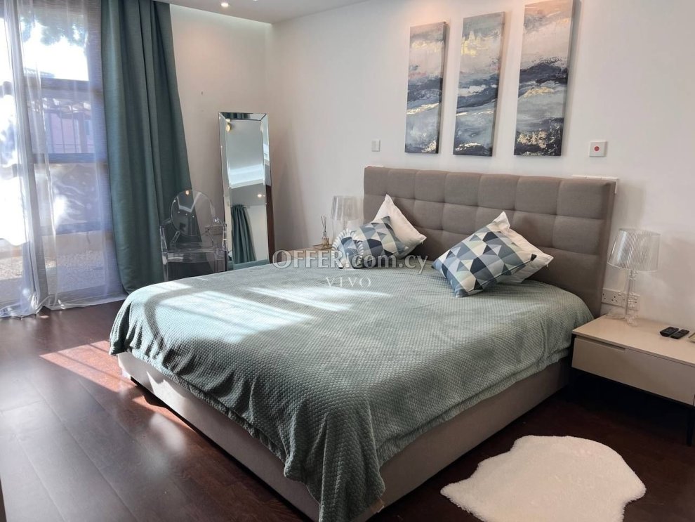 BEAUTIFUL 2 BEDROOM GROUND FLOOR APARTMENT F/F ON THE BEACH - 3