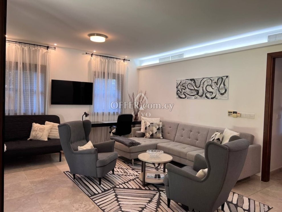 BEAUTIFUL 2 BEDROOM GROUND FLOOR APARTMENT F/F ON THE BEACH - 9