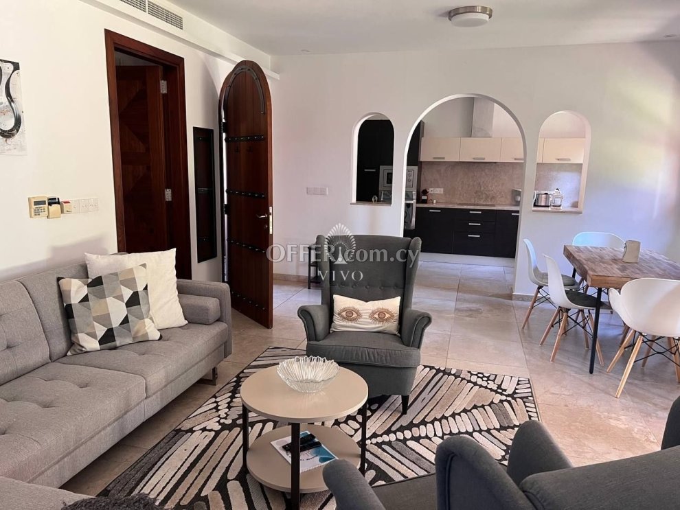 BEAUTIFUL 2 BEDROOM GROUND FLOOR APARTMENT F/F ON THE BEACH - 8