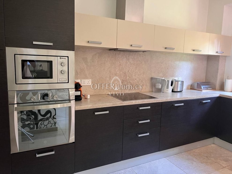 BEAUTIFUL 2 BEDROOM GROUND FLOOR APARTMENT F/F ON THE BEACH - 6