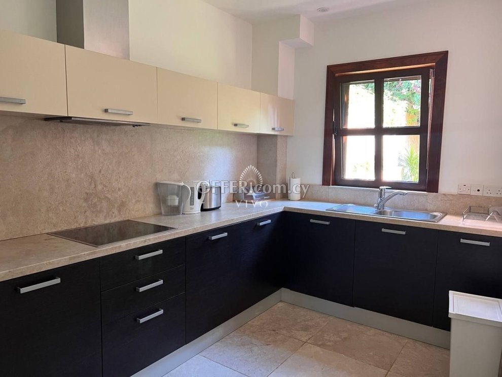 BEAUTIFUL 2 BEDROOM GROUND FLOOR APARTMENT F/F ON THE BEACH - 5