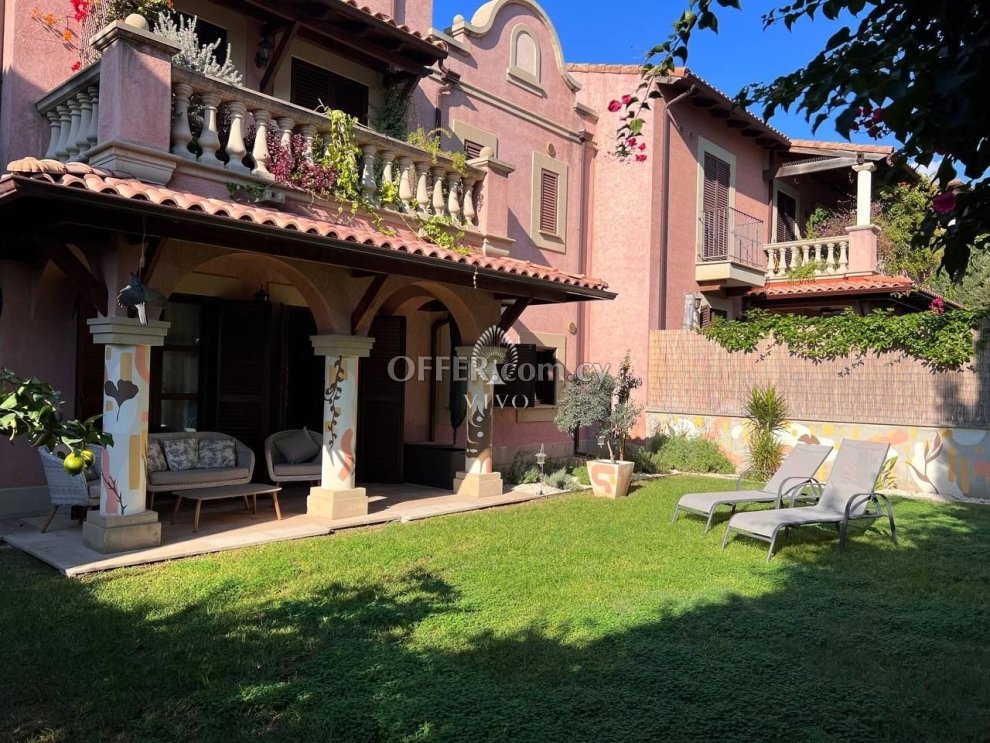 BEAUTIFUL 2 BEDROOM GROUND FLOOR APARTMENT F/F ON THE BEACH - 4