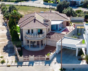 Detached House 5 Bedroom  In Latsia, Nicosia - With Private Swimming P
