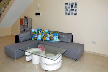TWO BEDROOM TOWNHOUSE FULLY FURNISHED AND WITH COMMUNAL SWIMMING POOL! - 8