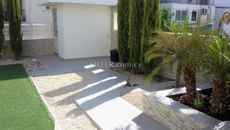 3-bedroom Semi-detached Villa 245 sqm in Larnaca (Town) - 12