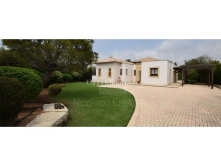 Three bedroom villa with a large yard in Aphrodite Hills of Paphos - 8