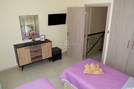 TWO BEDROOM TOWNHOUSE FULLY FURNISHED AND WITH COMMUNAL SWIMMING POOL! - 5