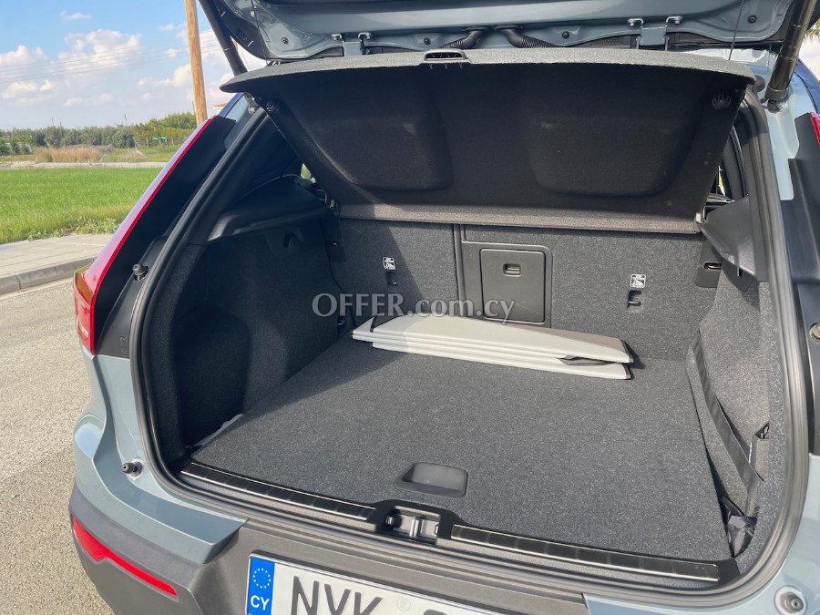 2020 Volvo XC40 1.5L Petrol Automatic SUV - 8