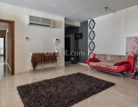 Beachfront Apartment in Tourist Area - 6