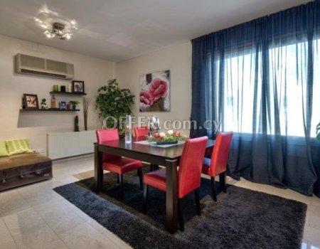 Beachfront Apartment in Tourist Area - 7