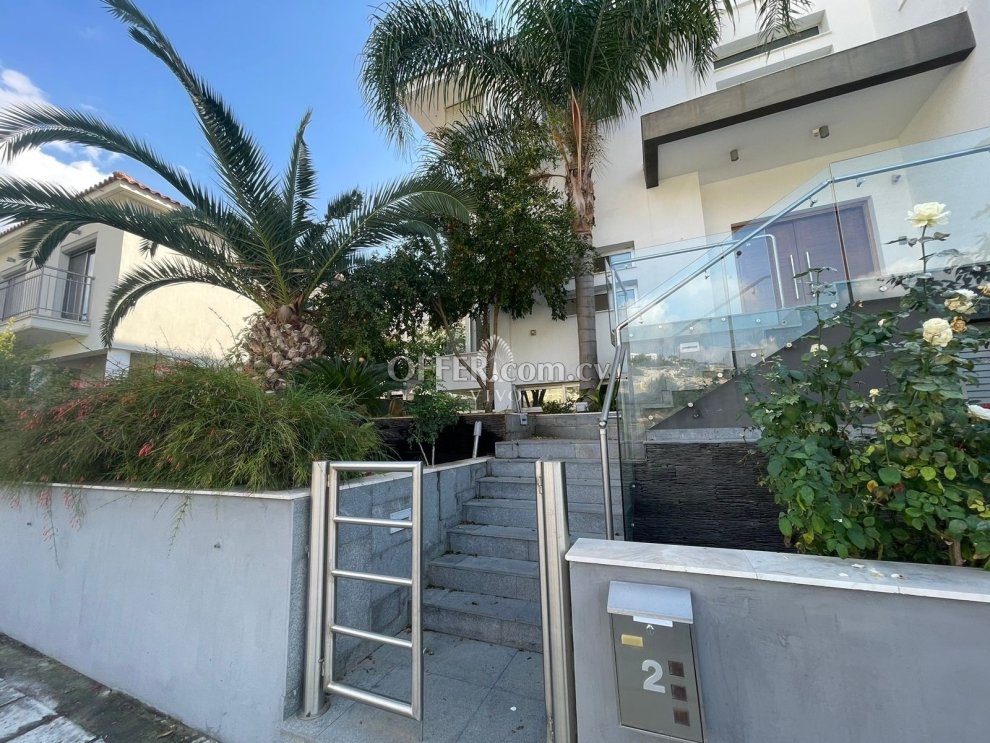LUXURY VILLA OF 600 SQ FOR SALE IN PANTHEA AREA - 11