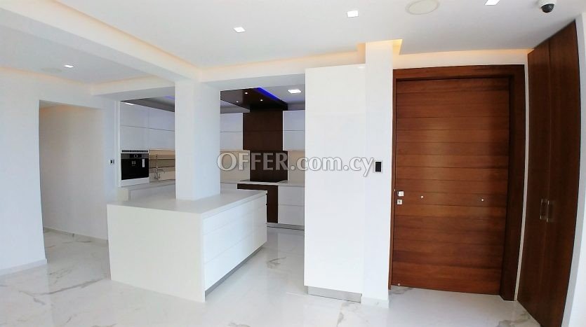 1 Bedroom Beachfront Apartment with Sea View in Tourist Area - 6