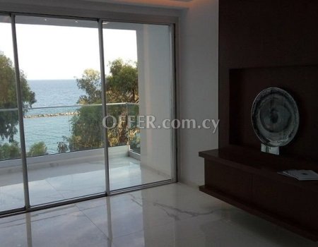 3 Bedroom Beachfront Apartment - 8