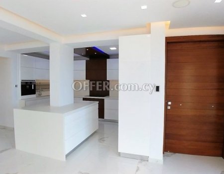 1 Bedroom Beachfront Apartment with Sea View in Tourist Area - 4