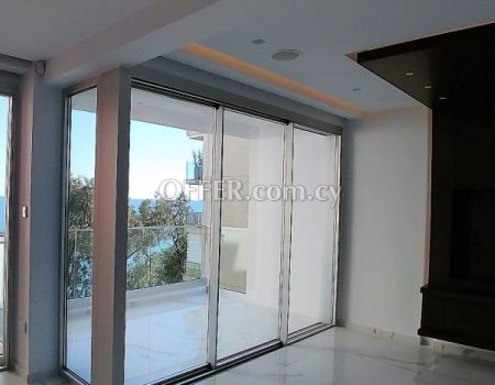 1 Bedroom Beachfront Apartment with Sea View in Tourist Area - 8