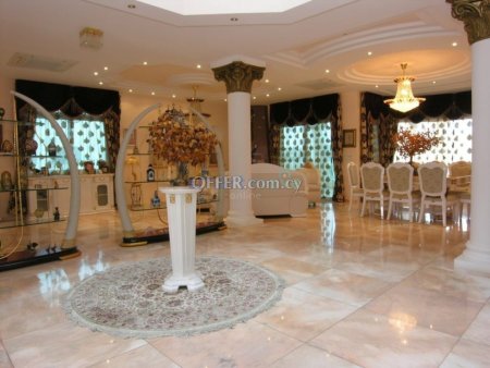 4 Bed + Maid's Rooms Detached Villa For Rent Limassol - 4