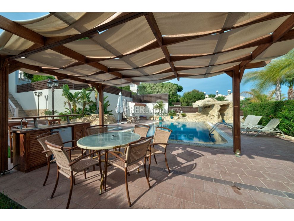 Luxury villa near the sea in St Raphael area in a large plot of land of 1500m2. - 5