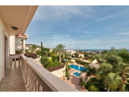 Luxury villa near the sea in St Raphael area in a large plot of land of 1500m2. - 8