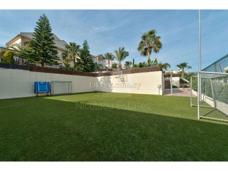 Luxury villa near the sea in St Raphael area in a large plot of land of 1500m2. - 4