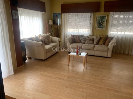 For Sale €150,000 Apartment 3 bedrooms Larnaka (Center), Larnaca Larnaca