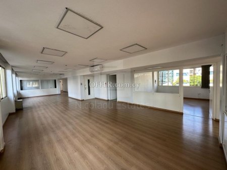 Large office space for rent in the prominent location of Makarios Avenue Enaerios