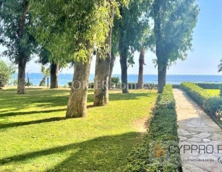 Beachfront 2 Bedroom Apartment in Tourist Area