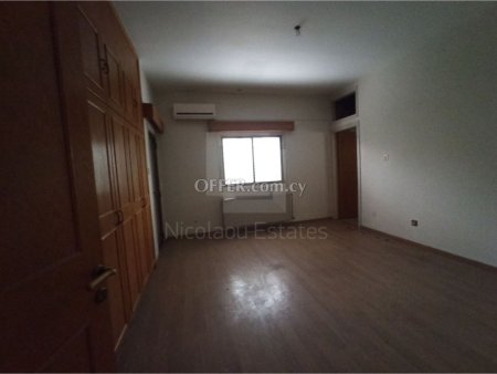 Three bedroom Ground floor apartment with Fireplace in Strovolos - 2