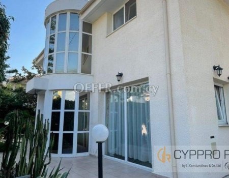 4 Bedroom Villa close to Crown Plaza Hotel