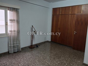 Spacious 250 Sq.m. Ground Floor House/Office  Close to The Central Ban - 1