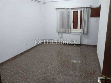 Spacious 250 Sq.m. Ground Floor House/Office  Close to The Central Ban - 6